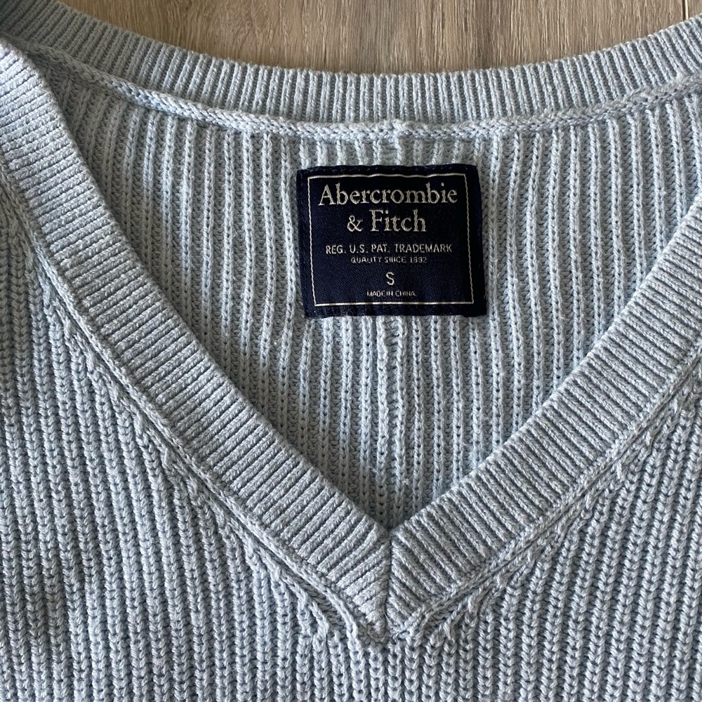Abercrombie & Fitch Womens Sweater - Picture 2 of 4